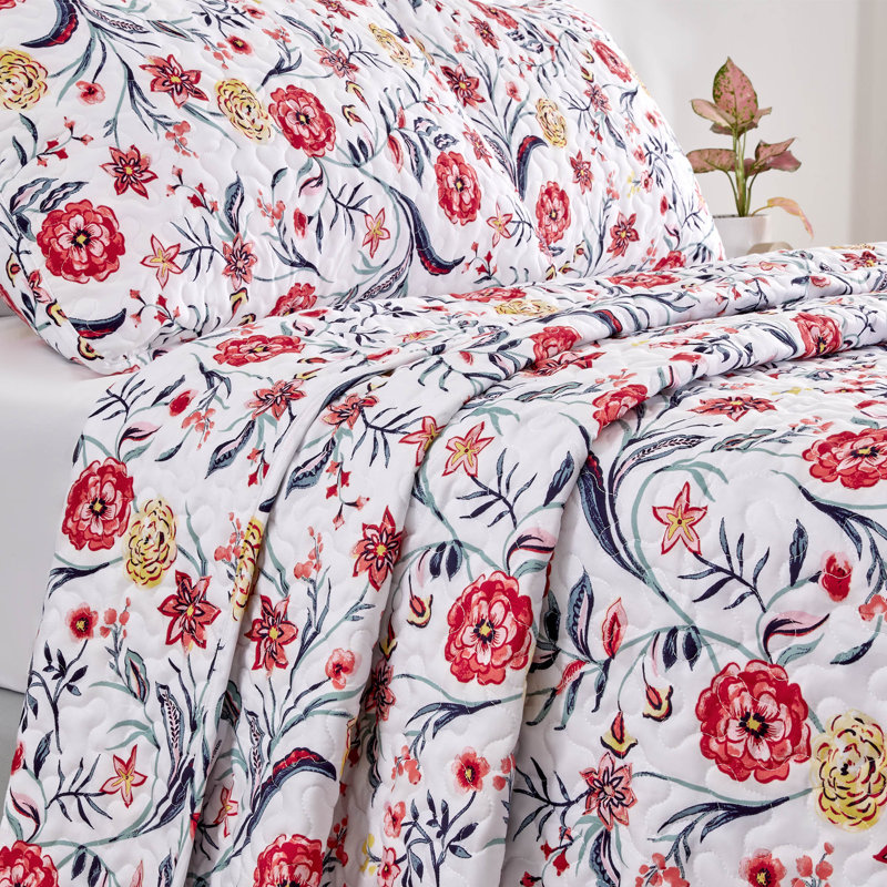 Lark Manor Allishia Red Floral Quilt Set & Reviews Wayfair